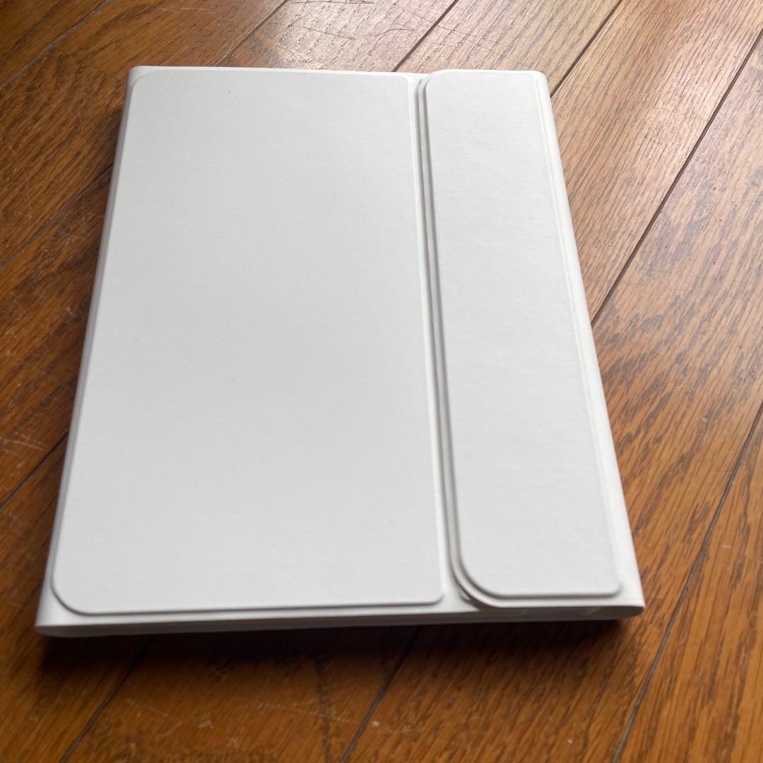 Apple iPad 11世代　多機能キーボード付き　10/4購入品