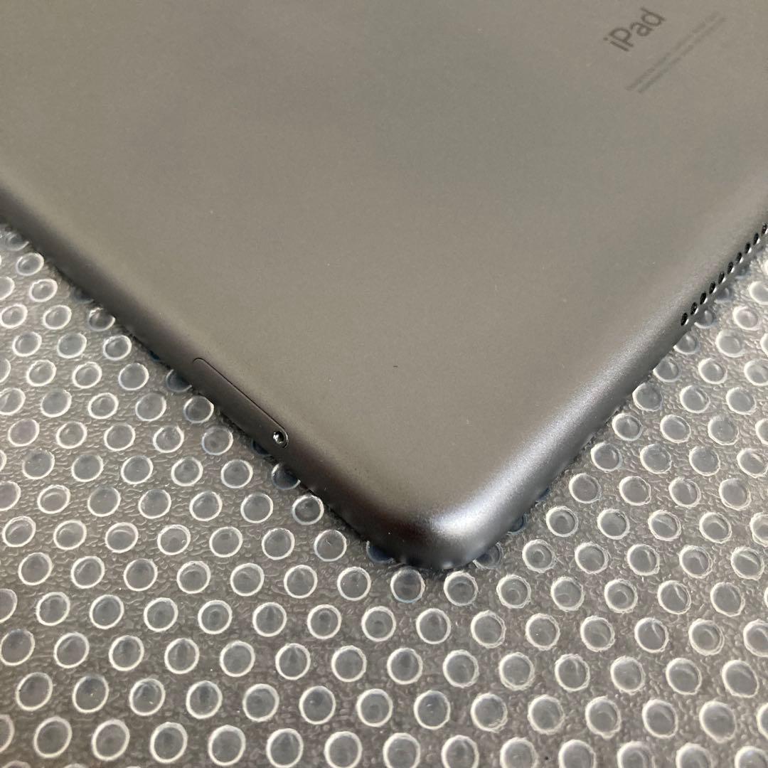 3565 外観美品☆電池ほぼ新品☆iPad8 第8世代 32GB SIMフリー☆