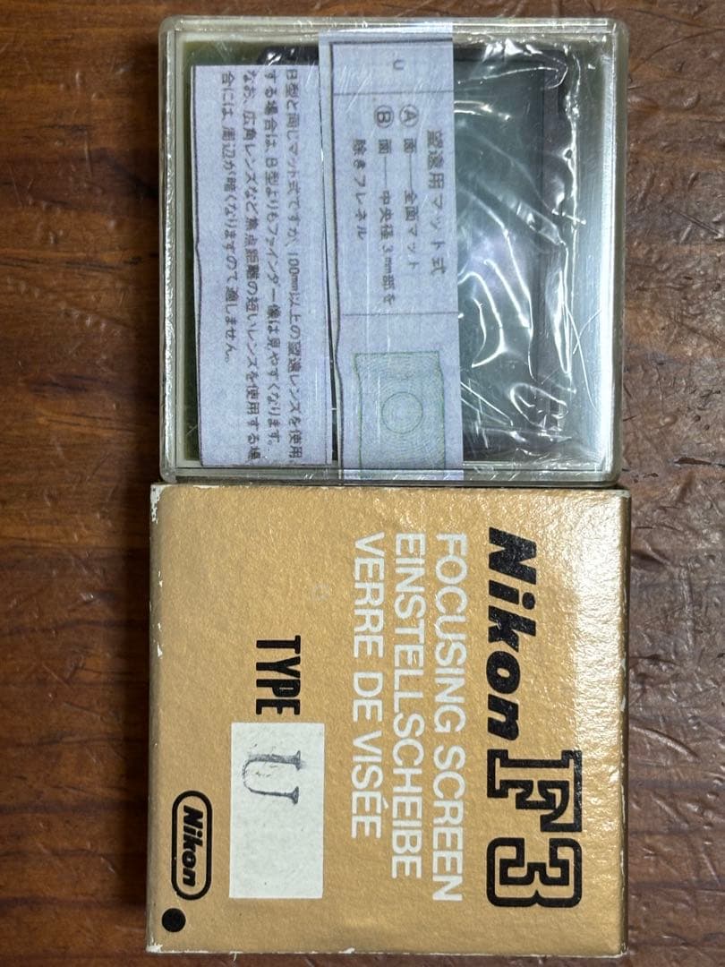 Nikon F3 P報道用カメラ、予備モードラ付き