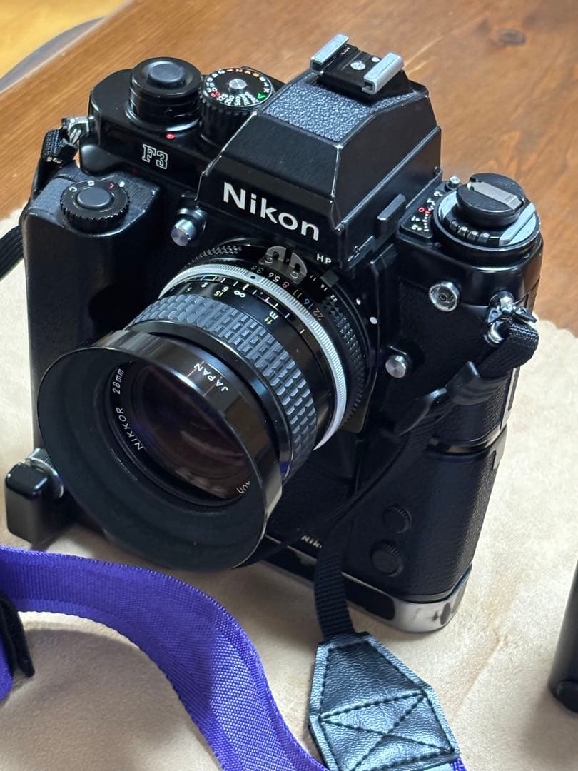 Nikon F3 P報道用カメラ、予備モードラ付き