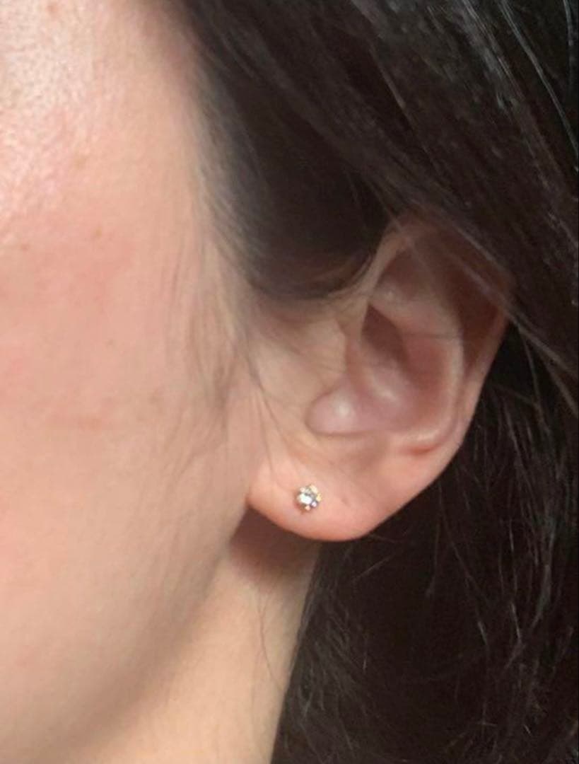 レイジースーザン k18yg 金　一粒ダイヤモンド　ソリティアソリテール　ピアス