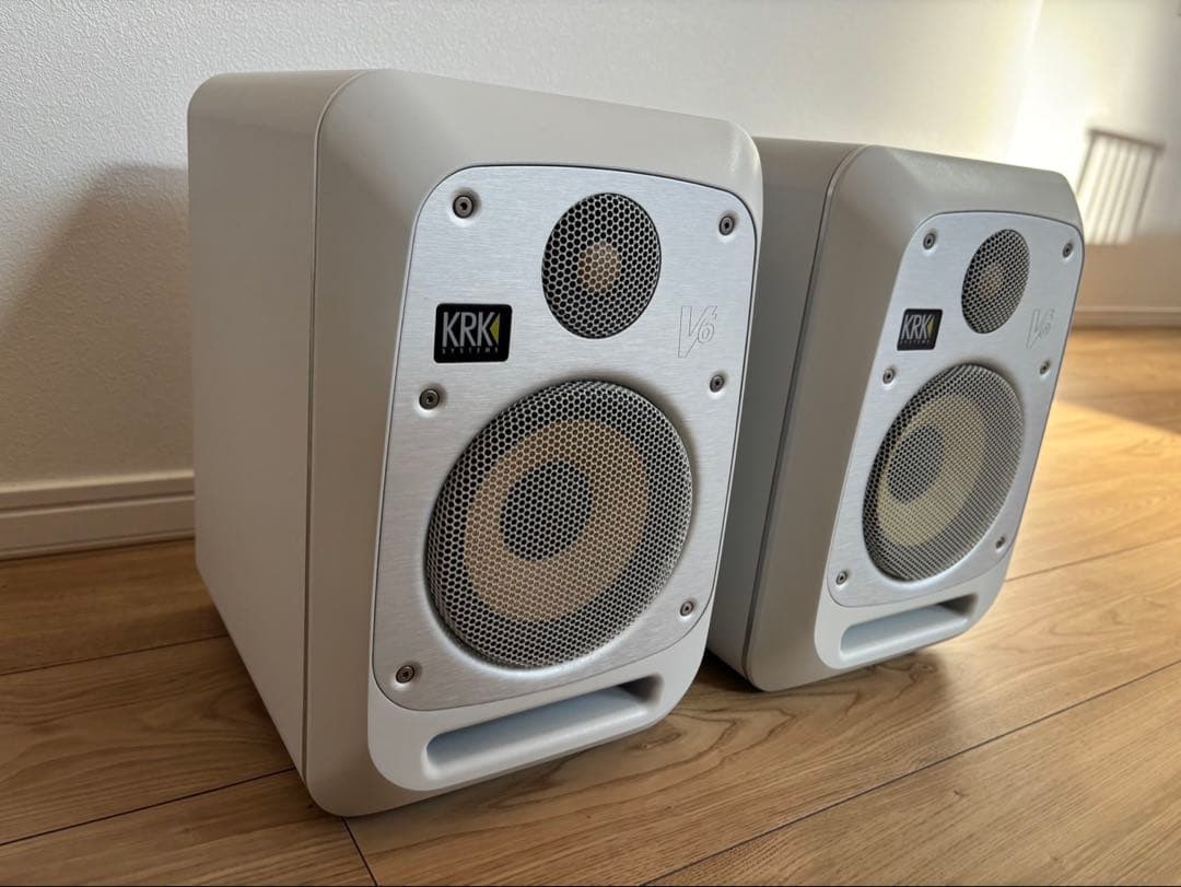 KRK/モニタースピーカー　V6S4 353mm ホワイト アンプ内蔵