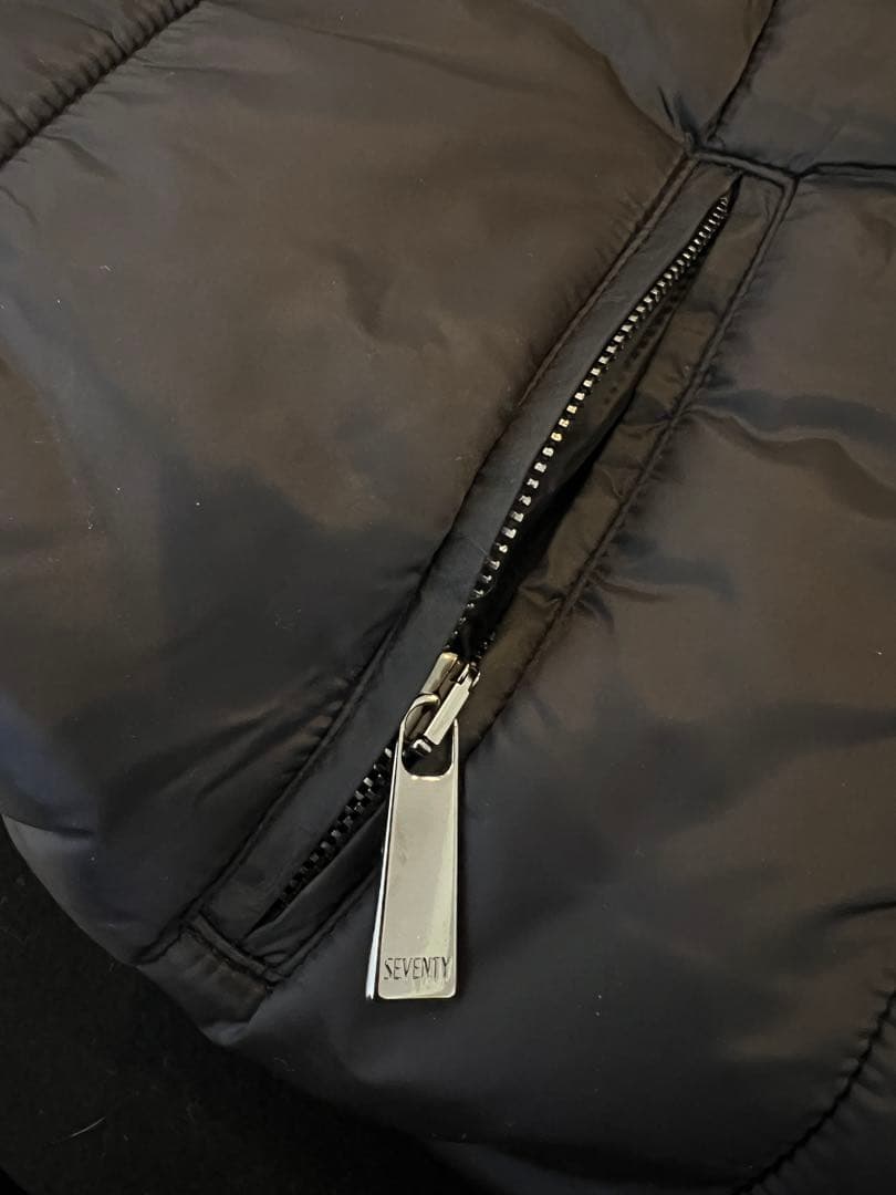 値下げ‼️SEVENTY ブラック ダウンベスト付き44