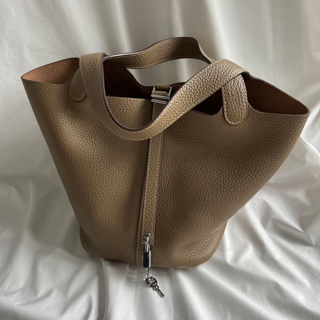 【美品】楽天 4Uキューブバッグ ｍｍ　本革　シルバーカデナ　グレージュ