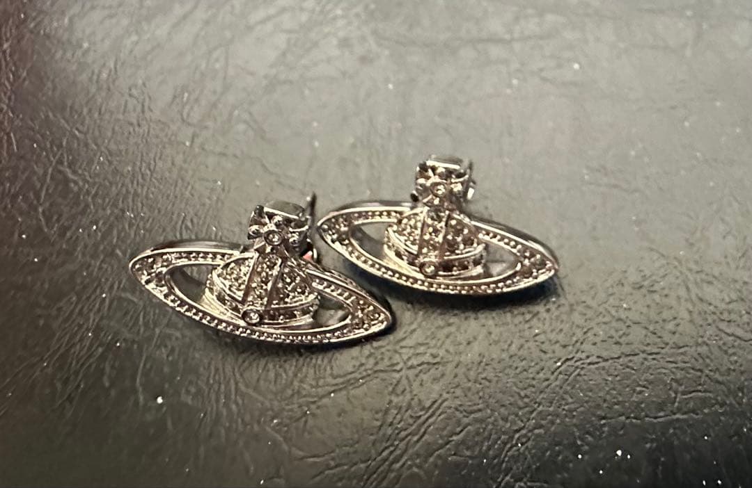 【新品未使用】Vivienne Westwood オーブピアス　ピアス　シルバー