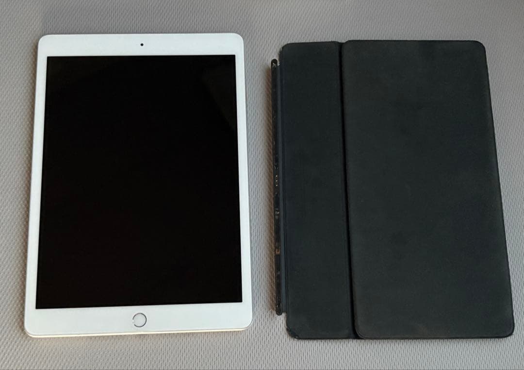 【ジャンク】iPad 第8世代(WiFi 128GB)本体と純正キーボード