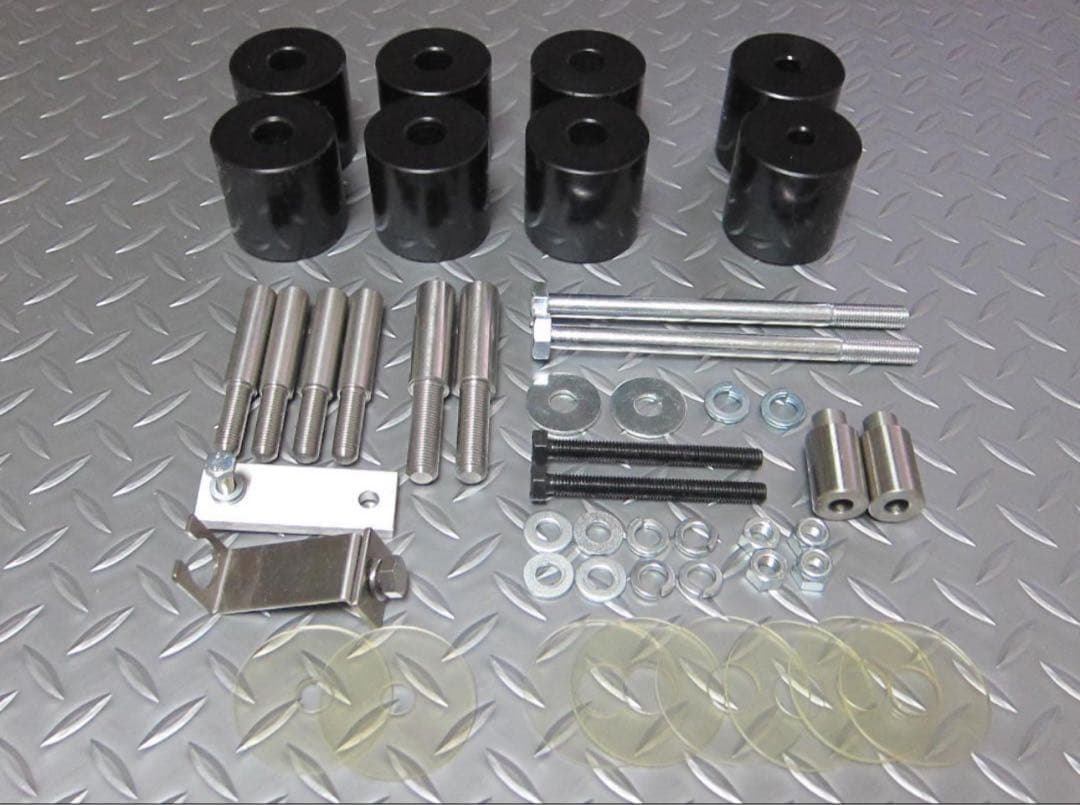 ジムニー　JB23ボディーリフトキット　リフト高さ50ミリ　ジュラコン製