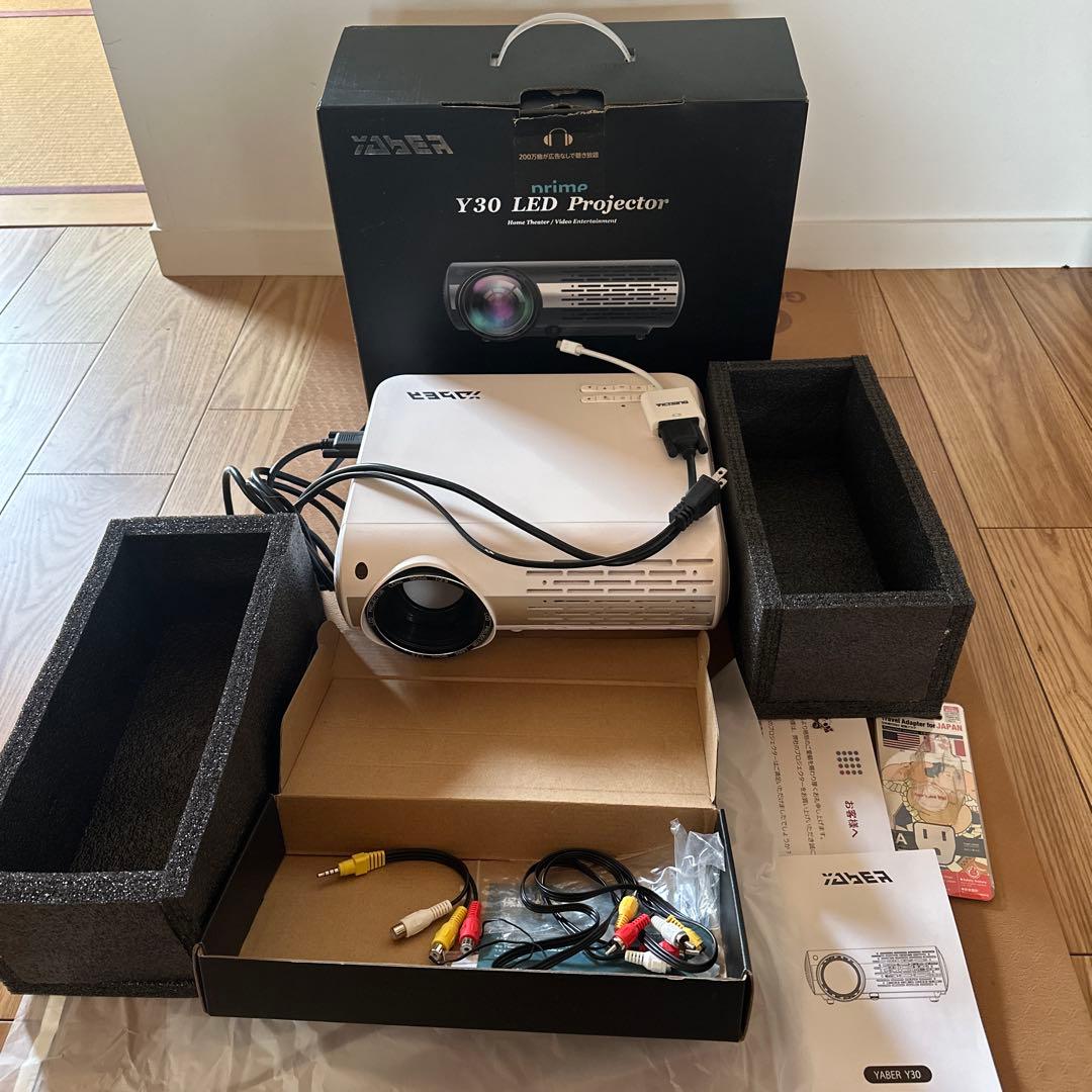 YABER Y30 LEDプロジェクター 本体　付属品、説明書付き