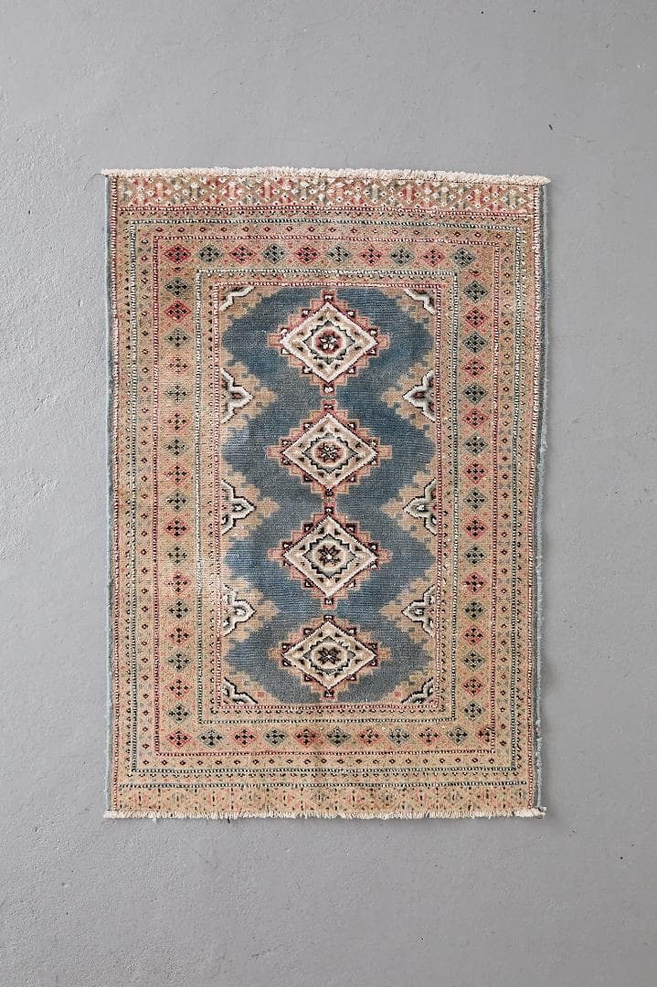 ヴィンテージラグ　トライバルラグ　パキスタン産（113×78cm）青　ベージュ