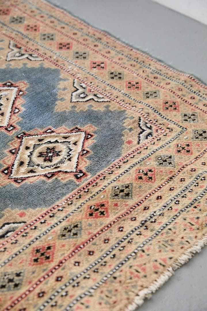 ヴィンテージラグ　トライバルラグ　パキスタン産（113×78cm）青　ベージュ