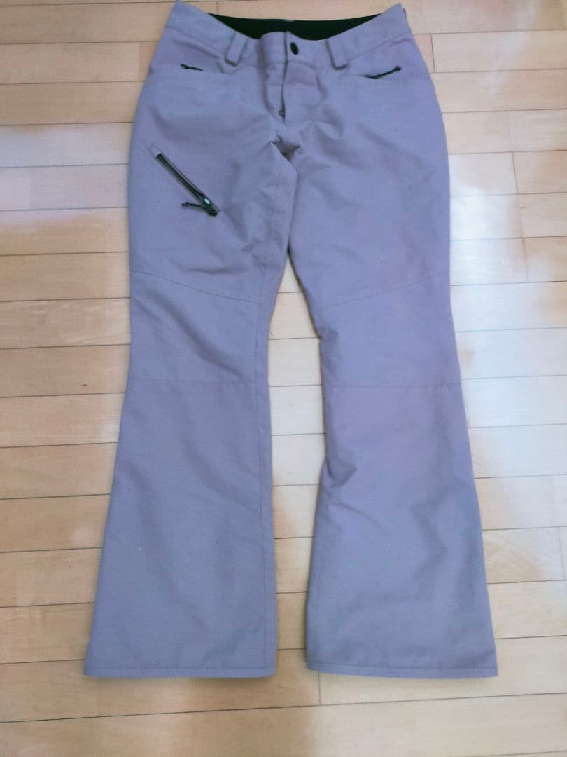 volcom スノーボードウェアセット（ジャケット・パンツ）