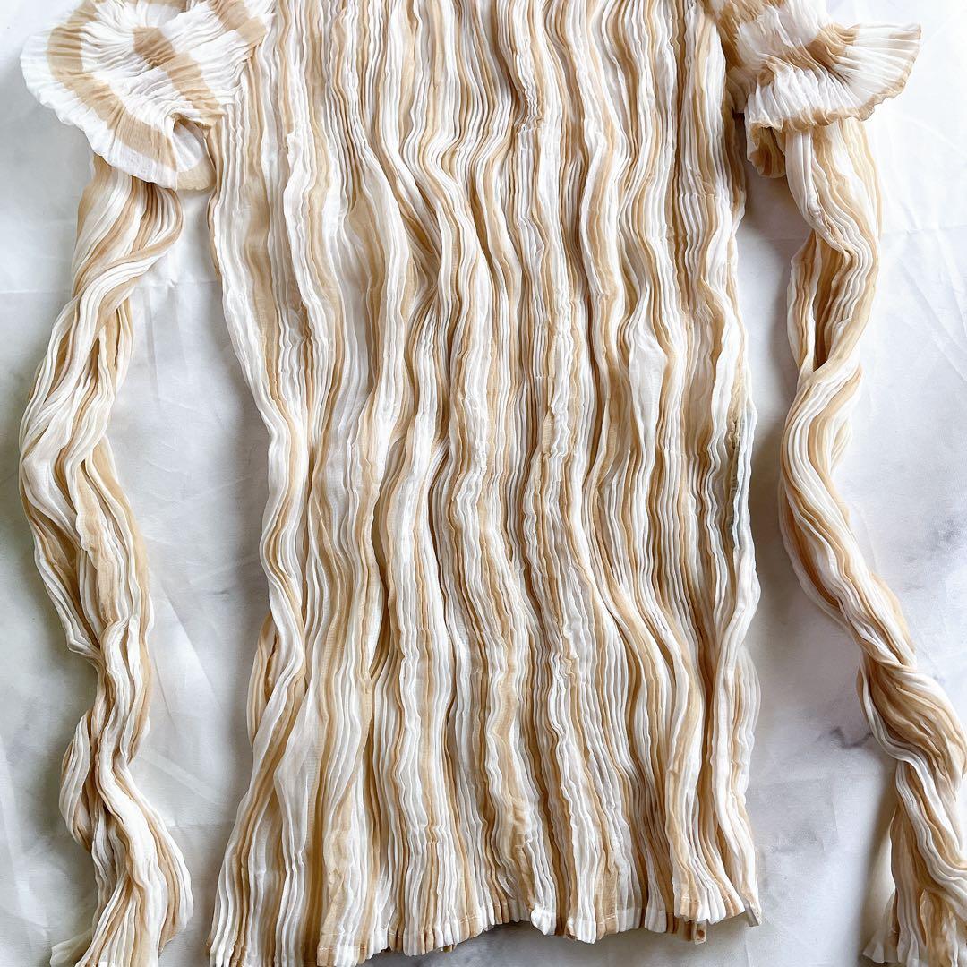 美品✨希少・変形 イッセイミヤケ ボーダー プリーツトップス ベージュ×ホワイト