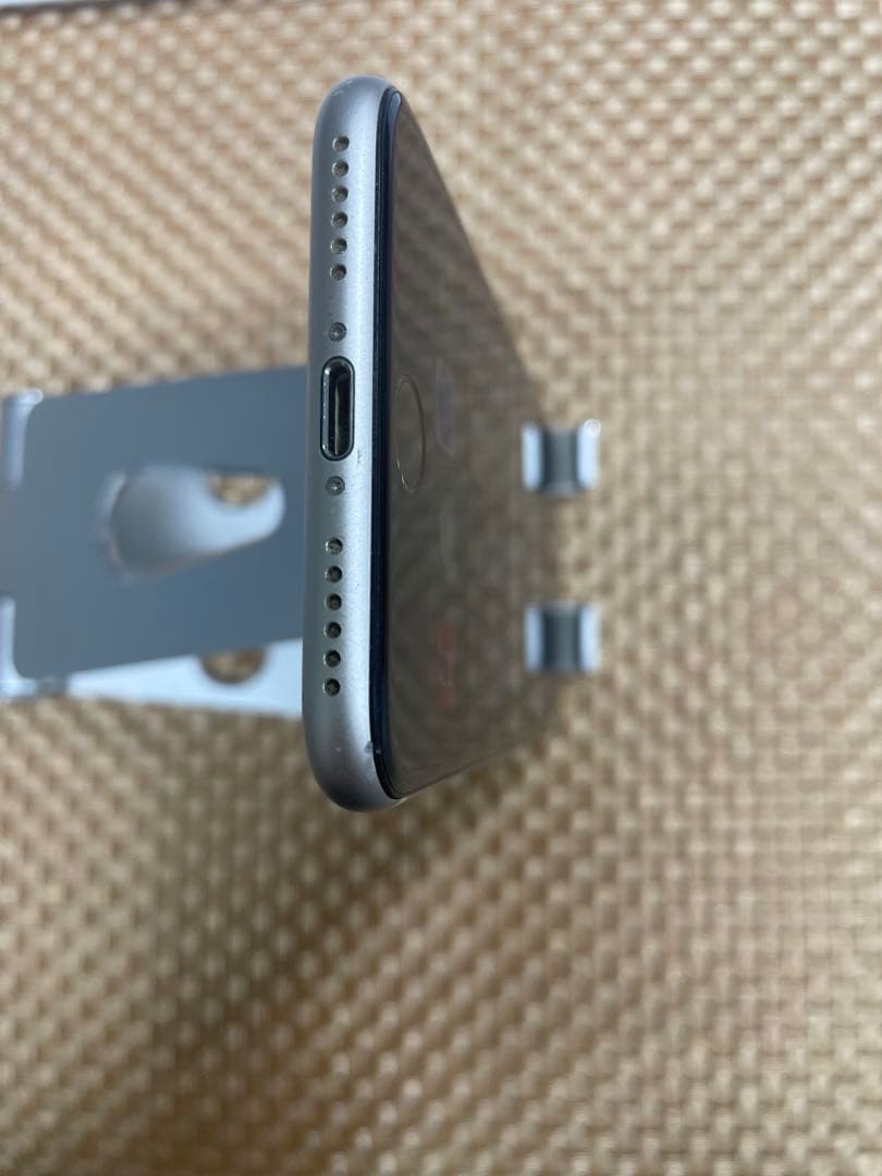 iPhone SE 第3世代 64 GB スターライトSIMフリー【3641】