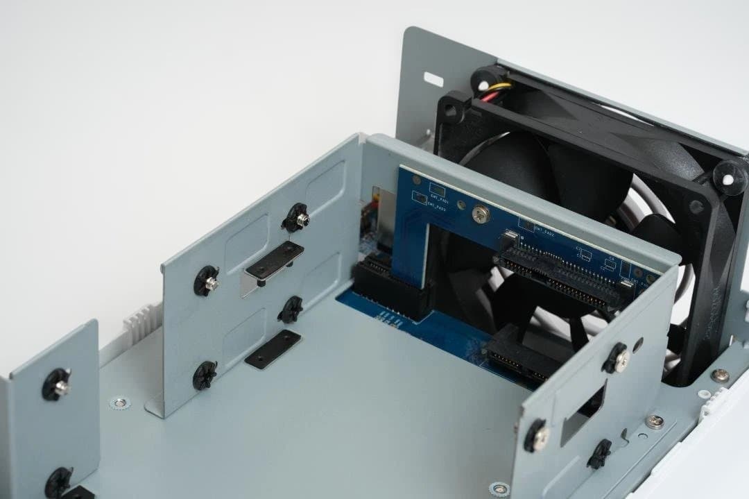 Synology NASキット 2ベイ DS223j/G 箱無し