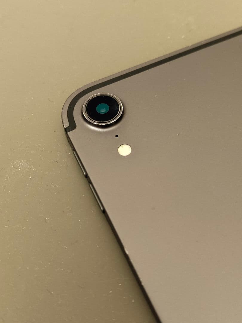 iPadPro11A1934ジャンク品アクティベーションロックバックライト不良