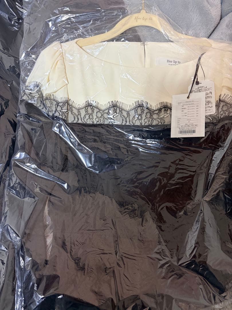 新品未使用タグ付 herlipto Leonie Two-Tone Dress