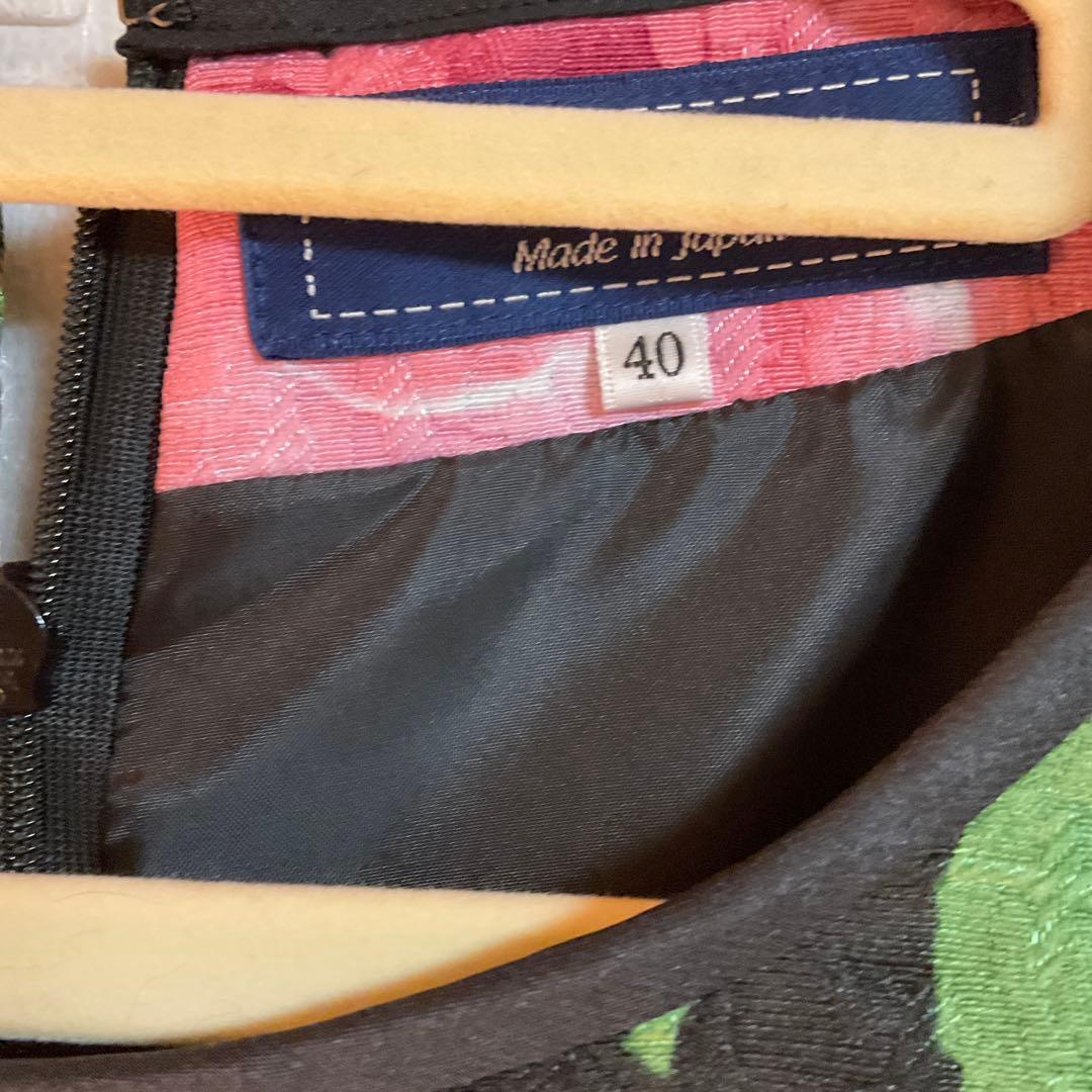 黒地にピンクのバラ柄ワンピース 40サイズ