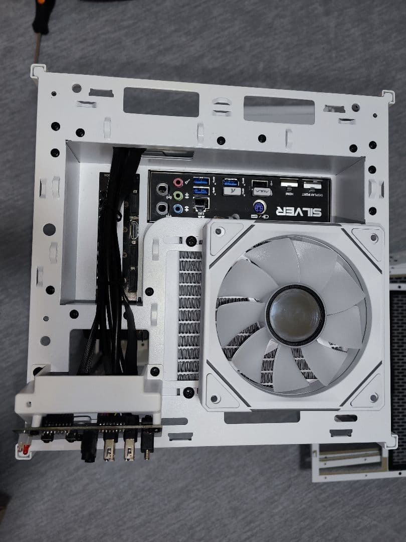 Windowsデスクトップ Intel Corei7-12700F + Radeon RX6700XT