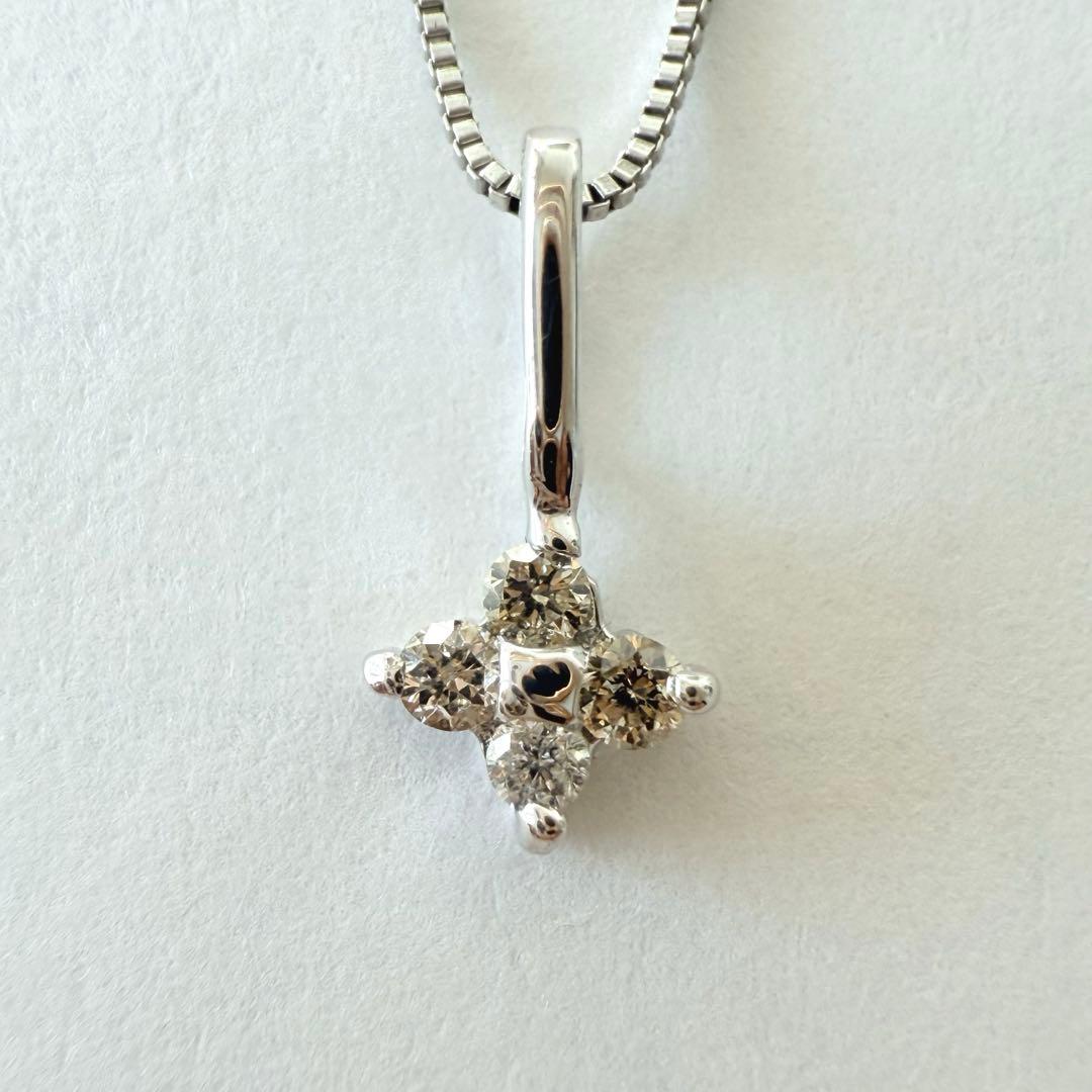 K10WG ダイヤモンド0.04ct フラワー　ネックレス