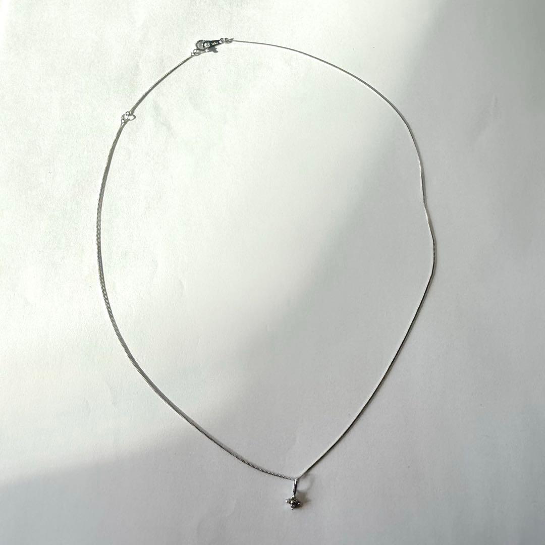 K10WG ダイヤモンド0.04ct フラワー　ネックレス