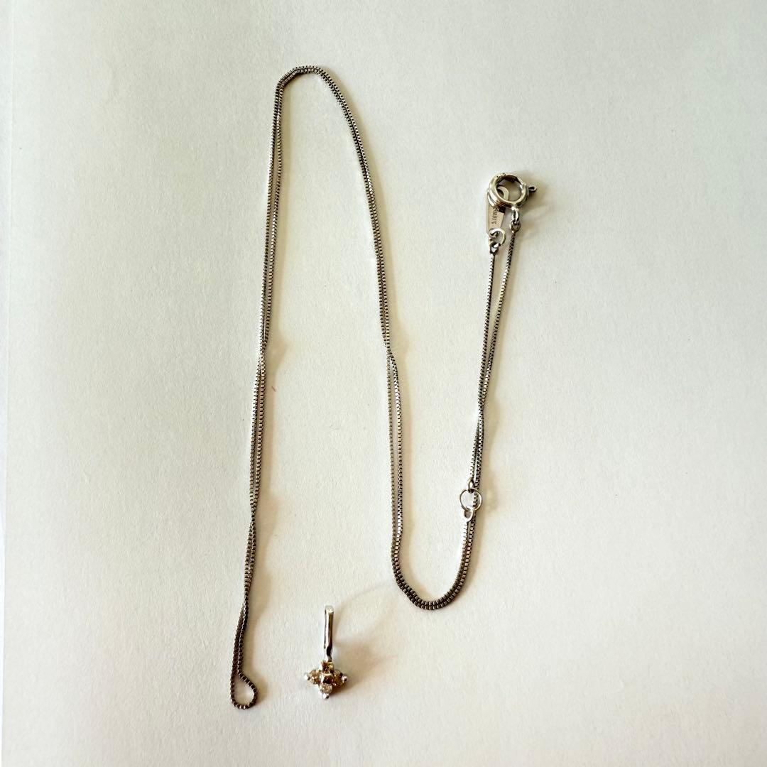 K10WG ダイヤモンド0.04ct フラワー　ネックレス