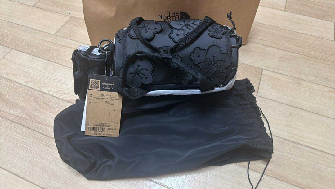 バッグ TNF x Cecilie Bahnsen Base Camp Clutch