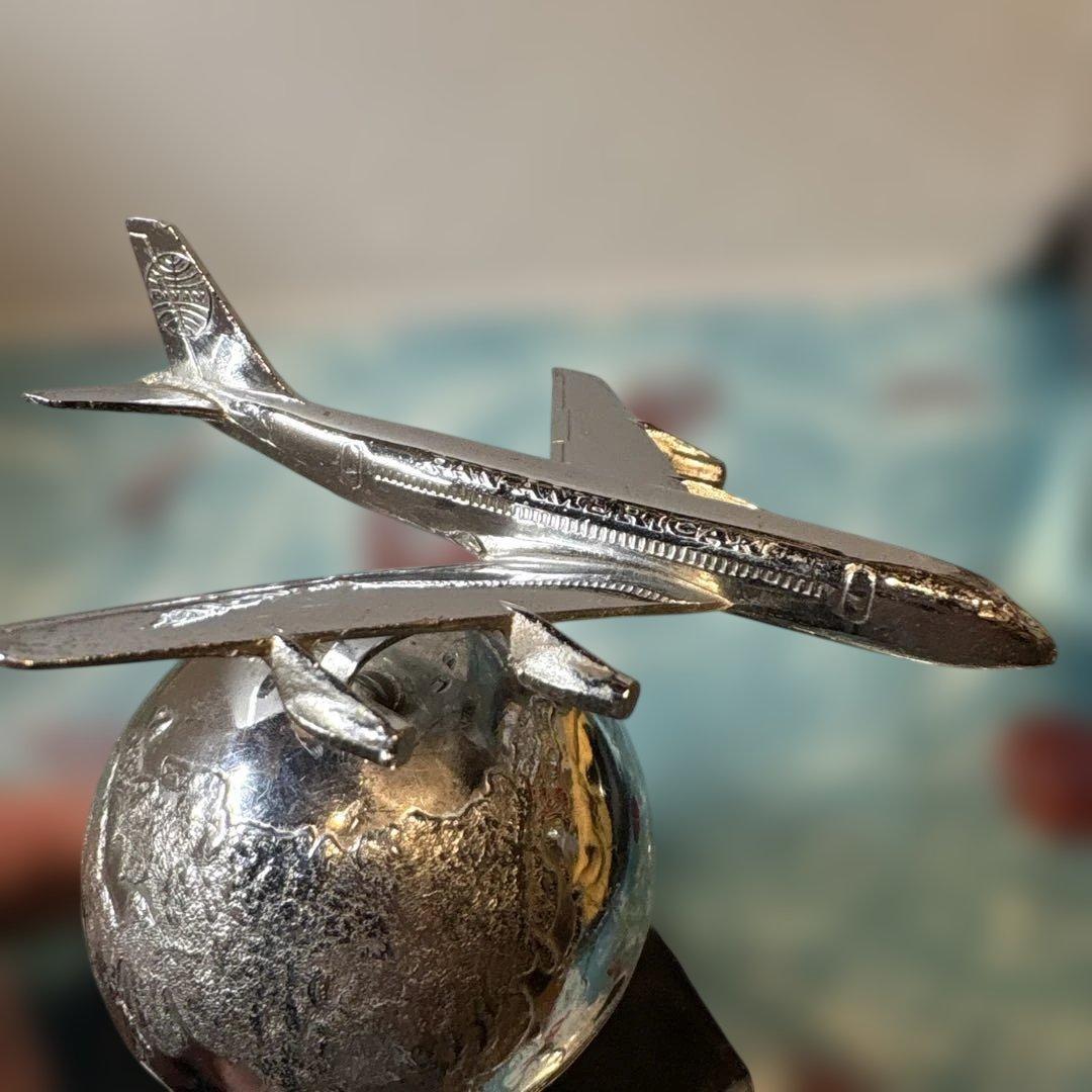 PAN AM 飛行機と地球オブジェ　1962年