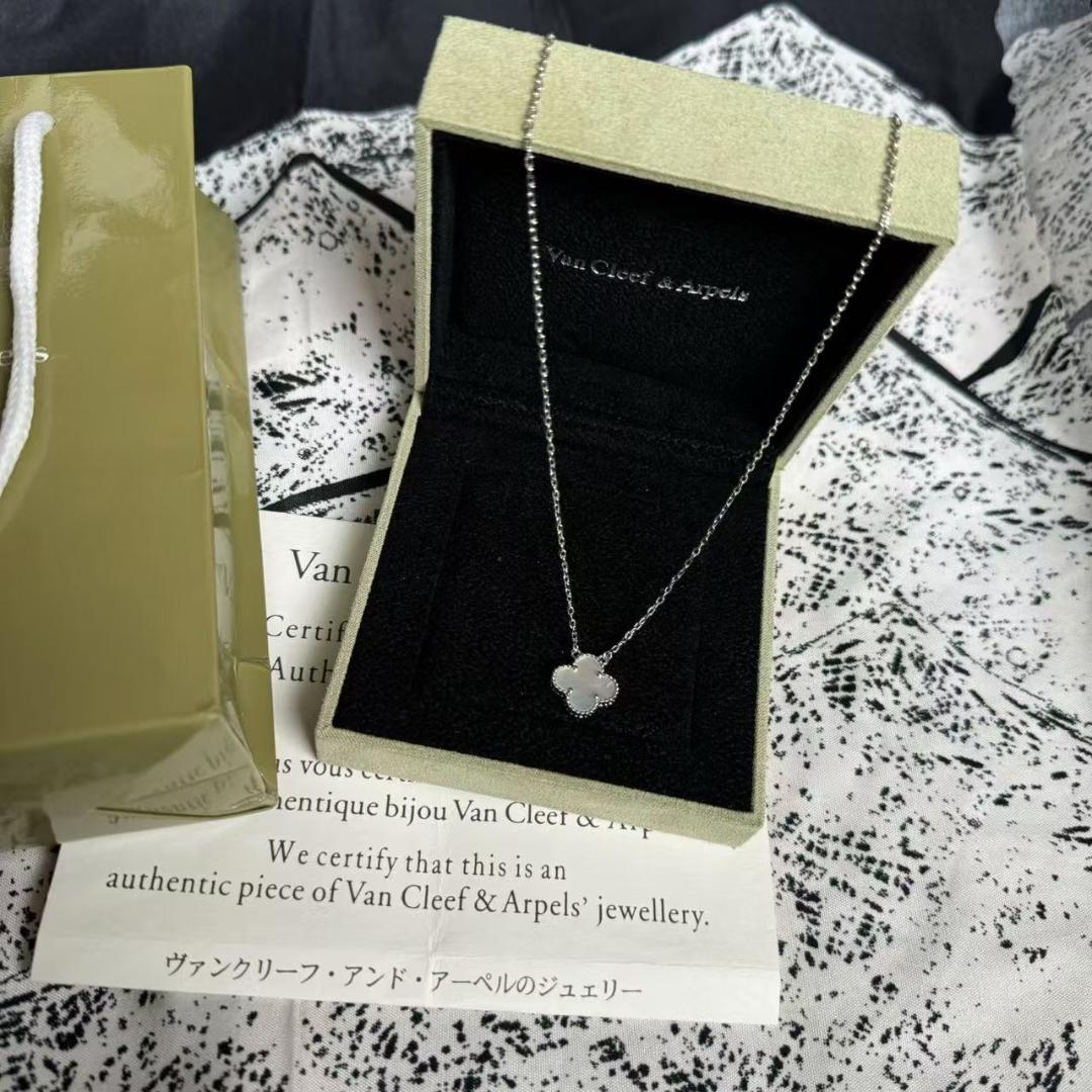 Van Cleef & Arpels クローバー ネックレス@1