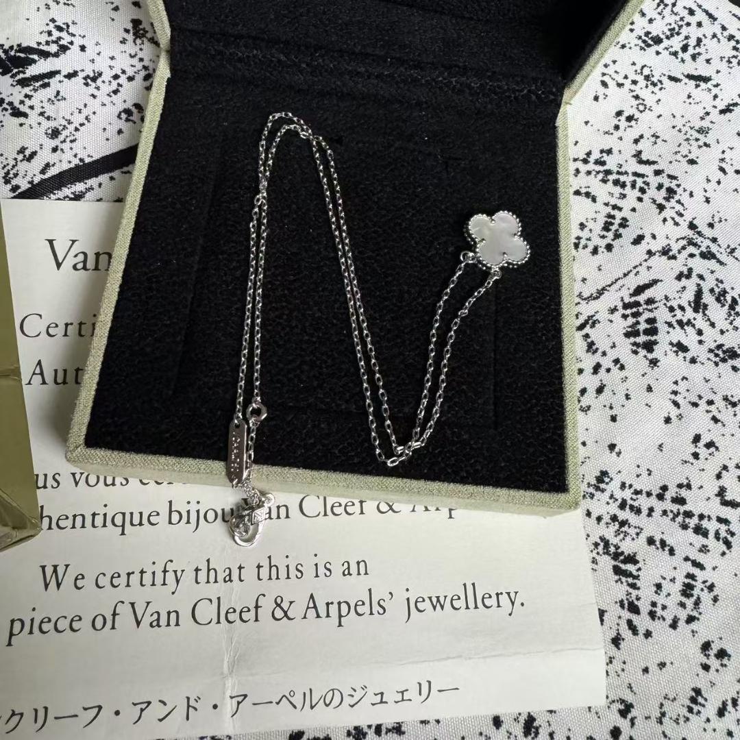 Van Cleef & Arpels クローバー ネックレス@1