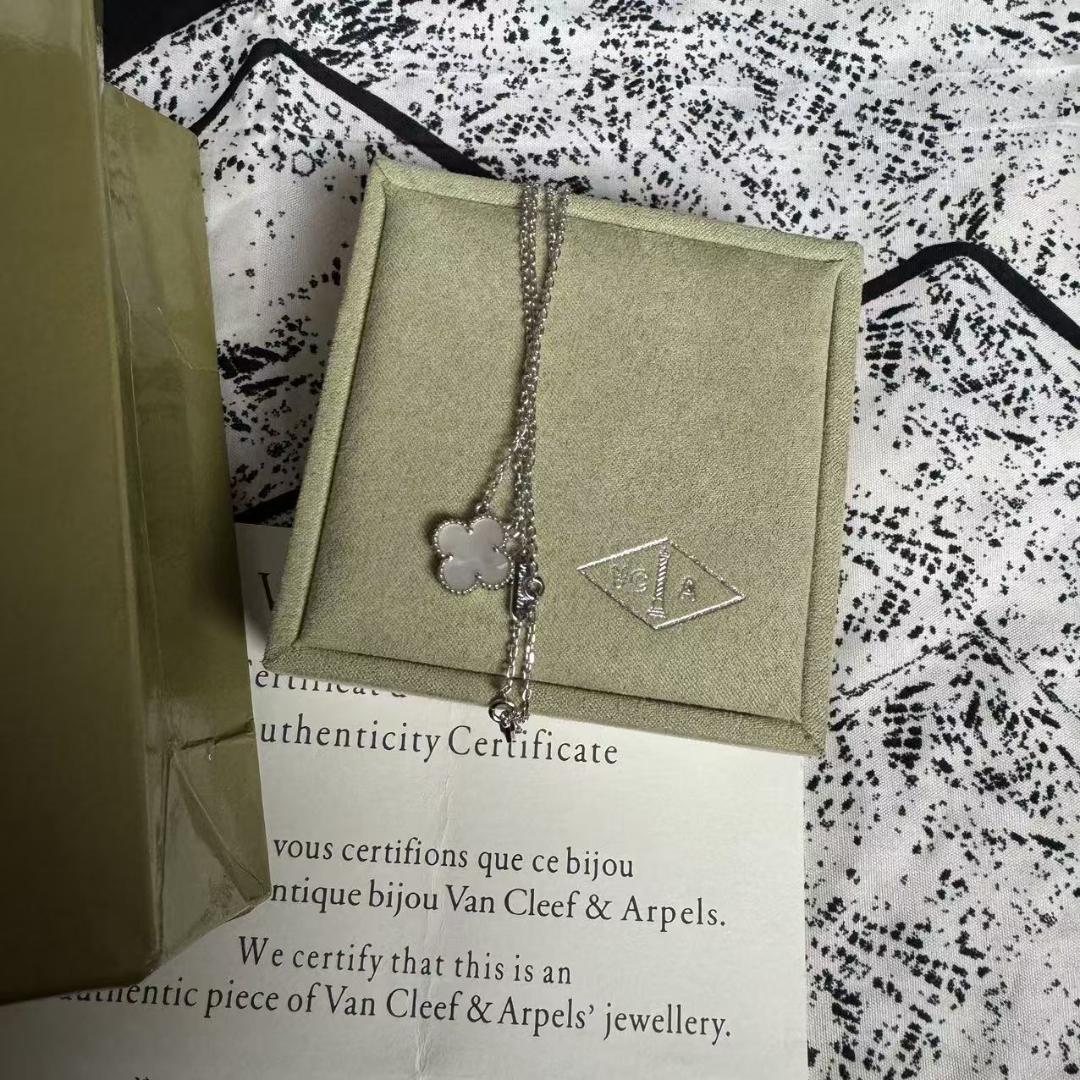 Van Cleef & Arpels クローバー ネックレス@1
