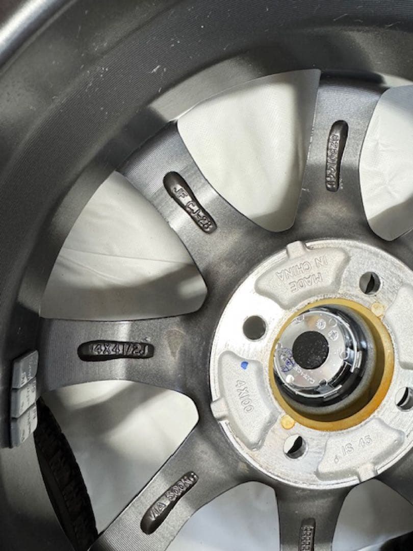 14インチ ブリヂストン スタッドレスタイヤ ホイール4本セット　2ヶ月使用