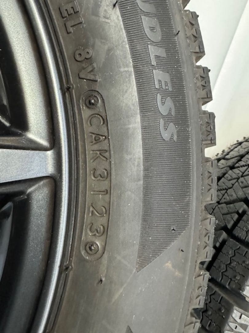 14インチ ブリヂストン スタッドレスタイヤ ホイール4本セット　2ヶ月使用