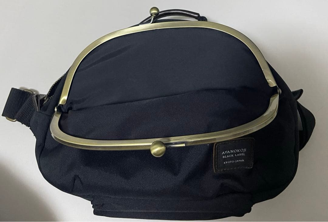 AYANOKOJI がま口ポシェット型ボディーバック　黒　バック