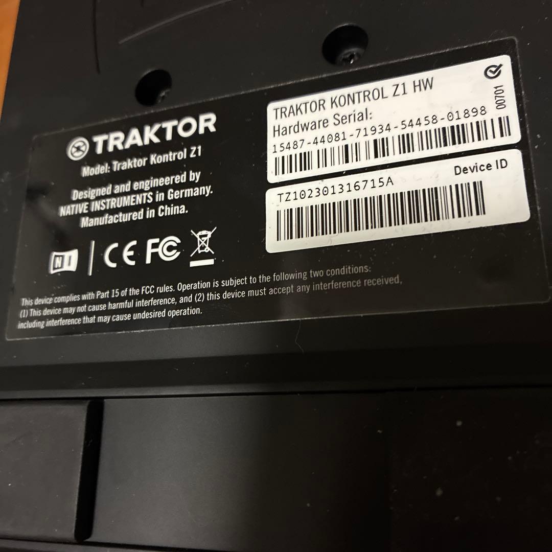 TRAKTOR KONTROL Z1 DJミキサー