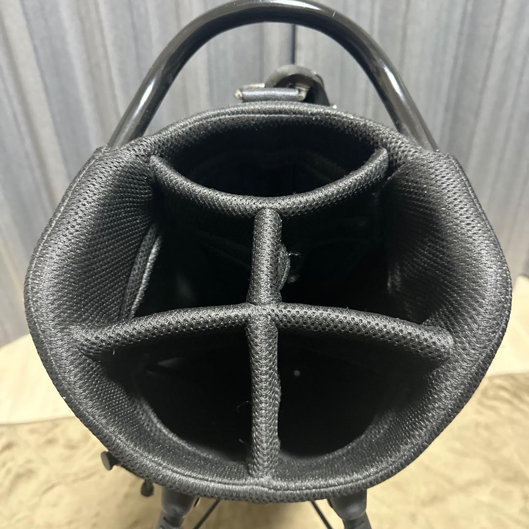 スタンド付きゴルフバッグ 白黒デザイン