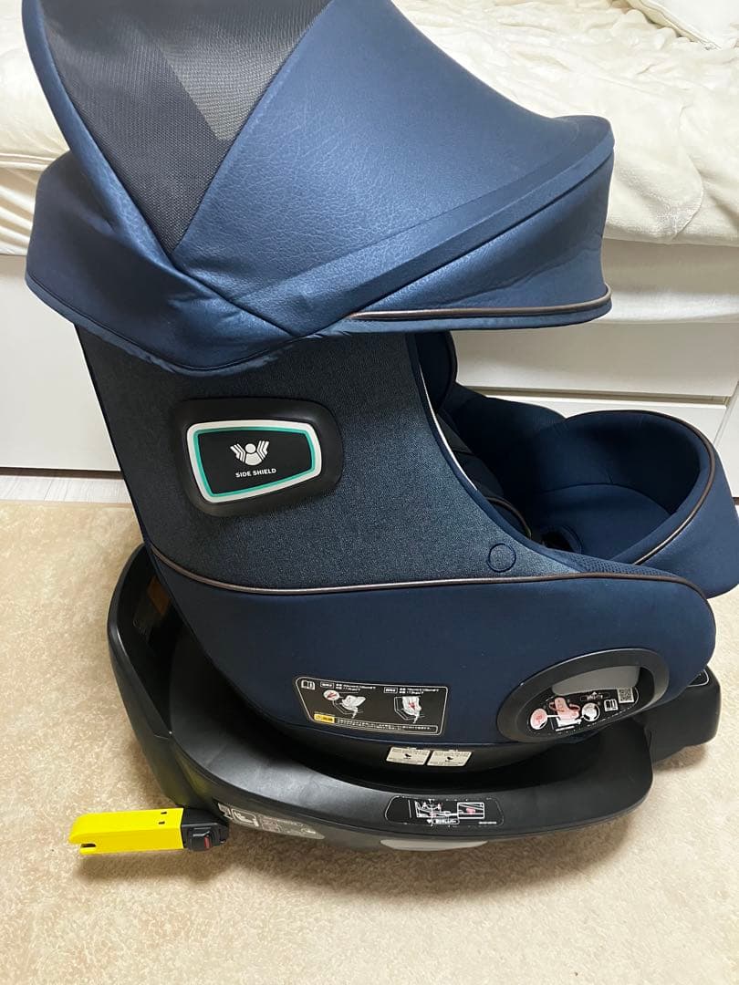 ✨アップリカ✨ 回転式チャイルドシート クルリラビッテエックス ネイビー