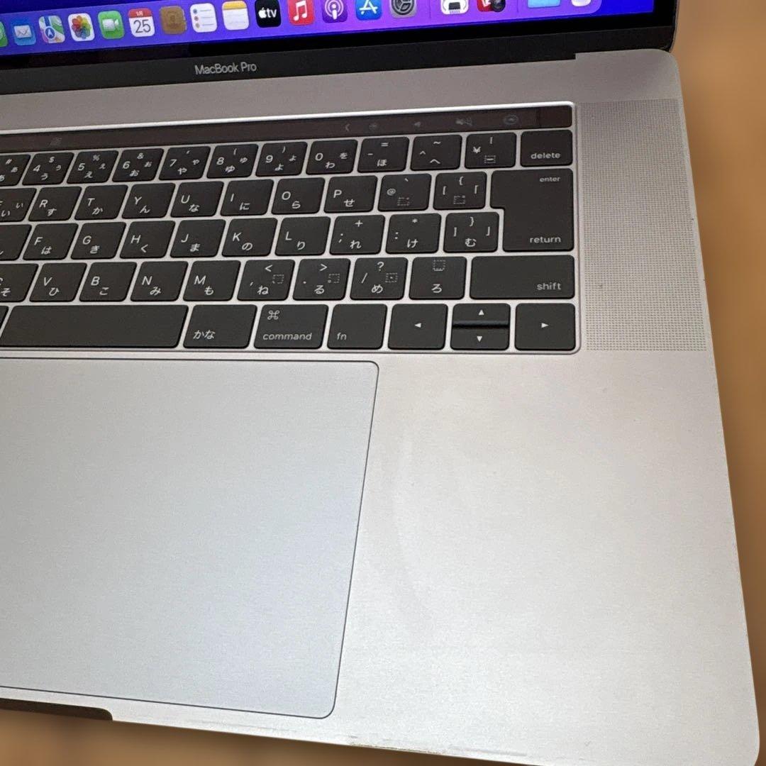 MacBook Pro 15インチ2016 Touch Bar i716GB
