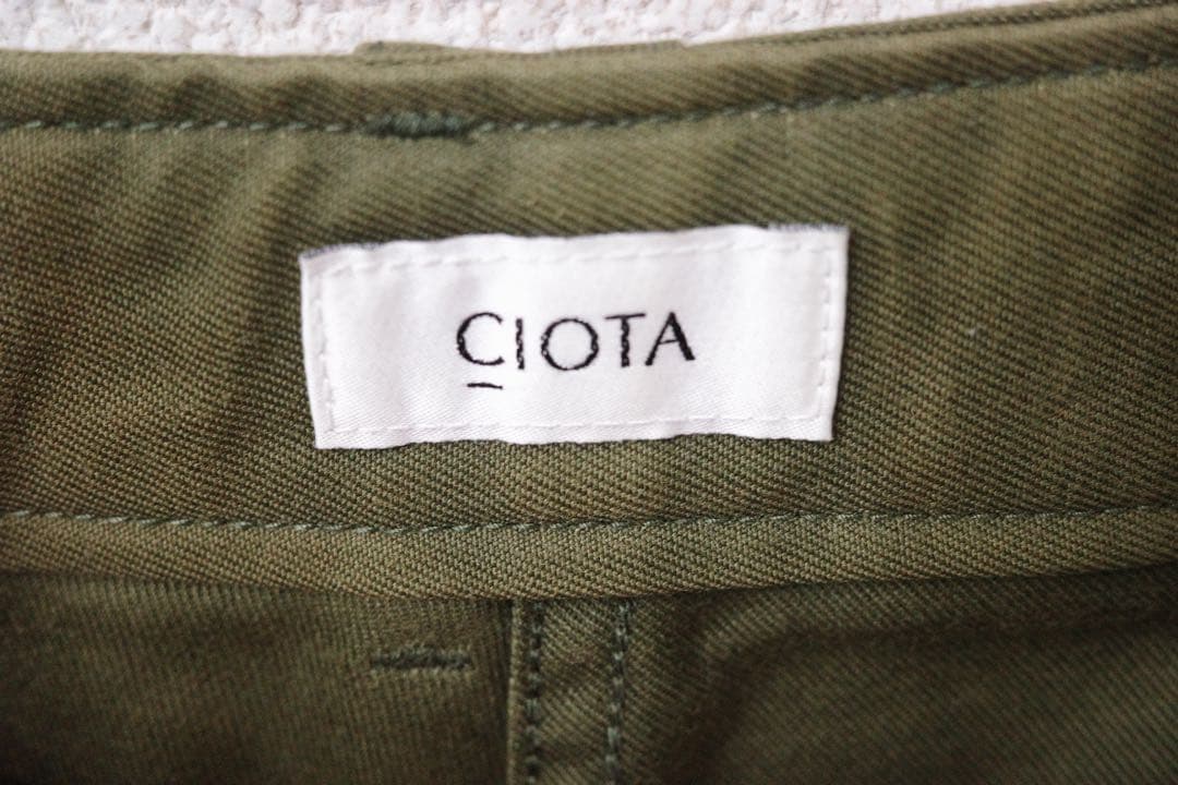 CIOTA シオタ スビンコットンバックサテンベイカーパンツ