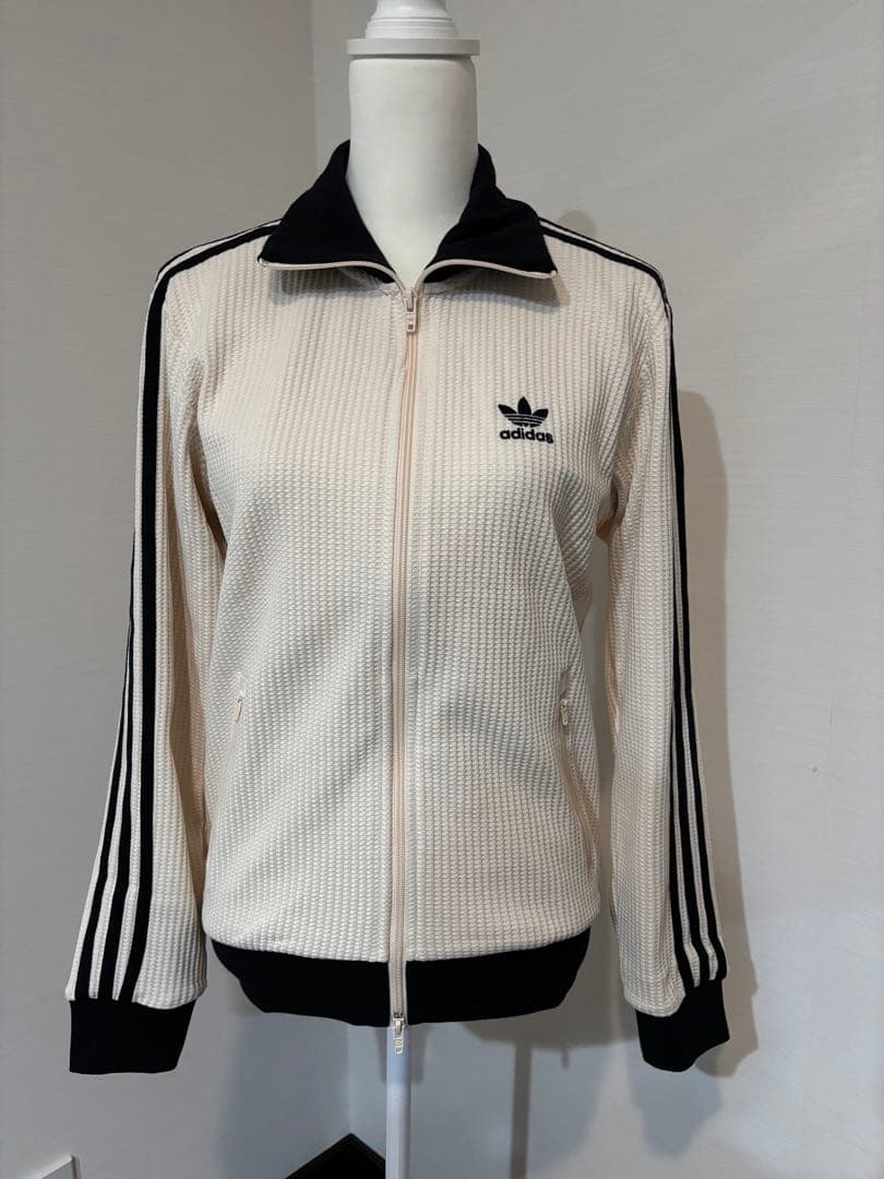 めぐ☆新品未使用☆adidas アイボリー ジップアップトラックトップ