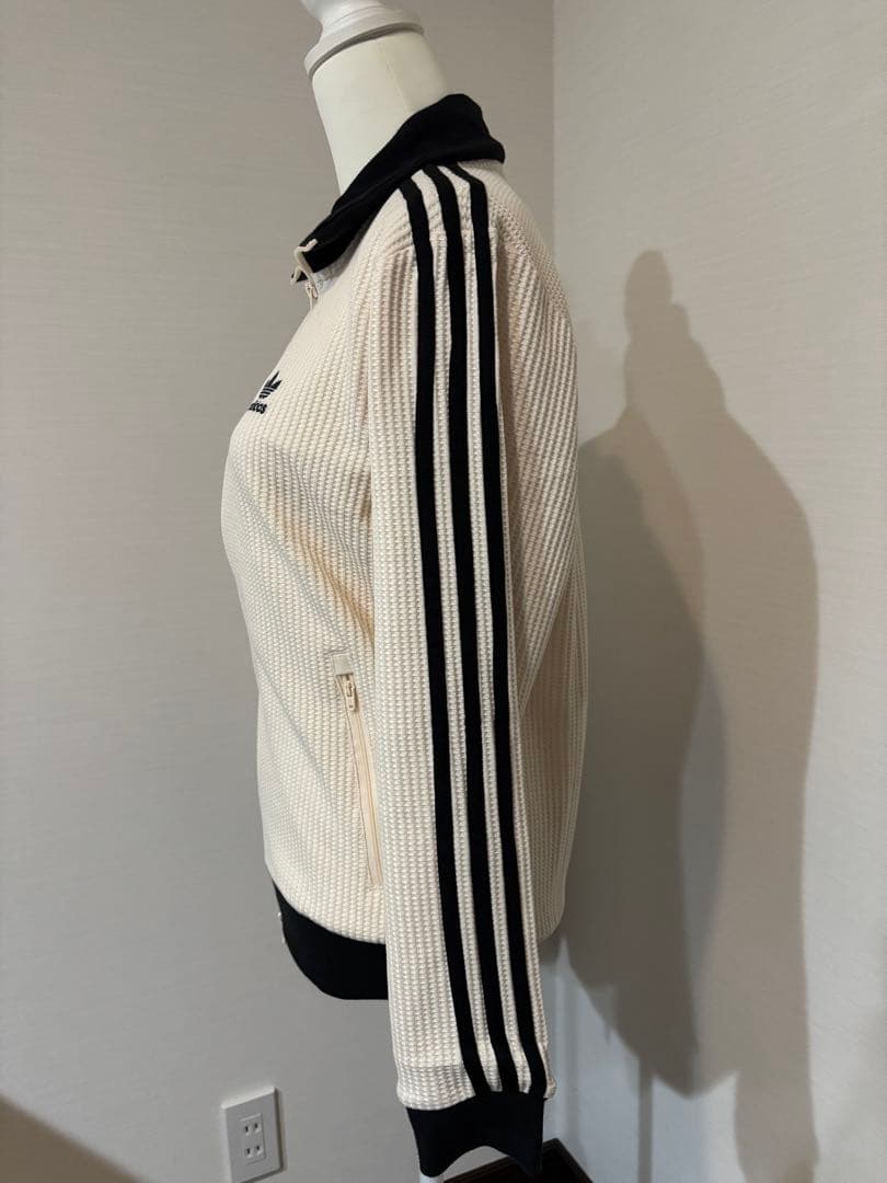 めぐ☆新品未使用☆adidas アイボリー ジップアップトラックトップ