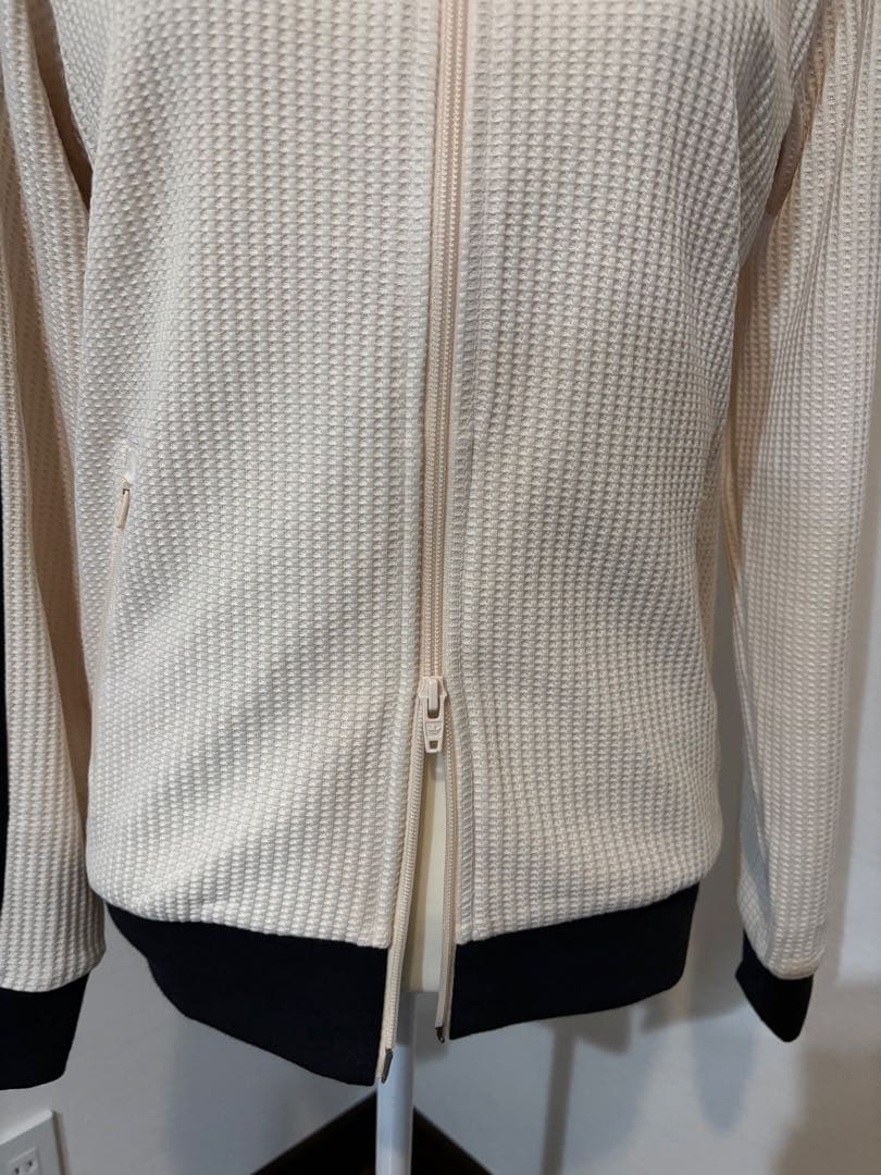 めぐ☆新品未使用☆adidas アイボリー ジップアップトラックトップ