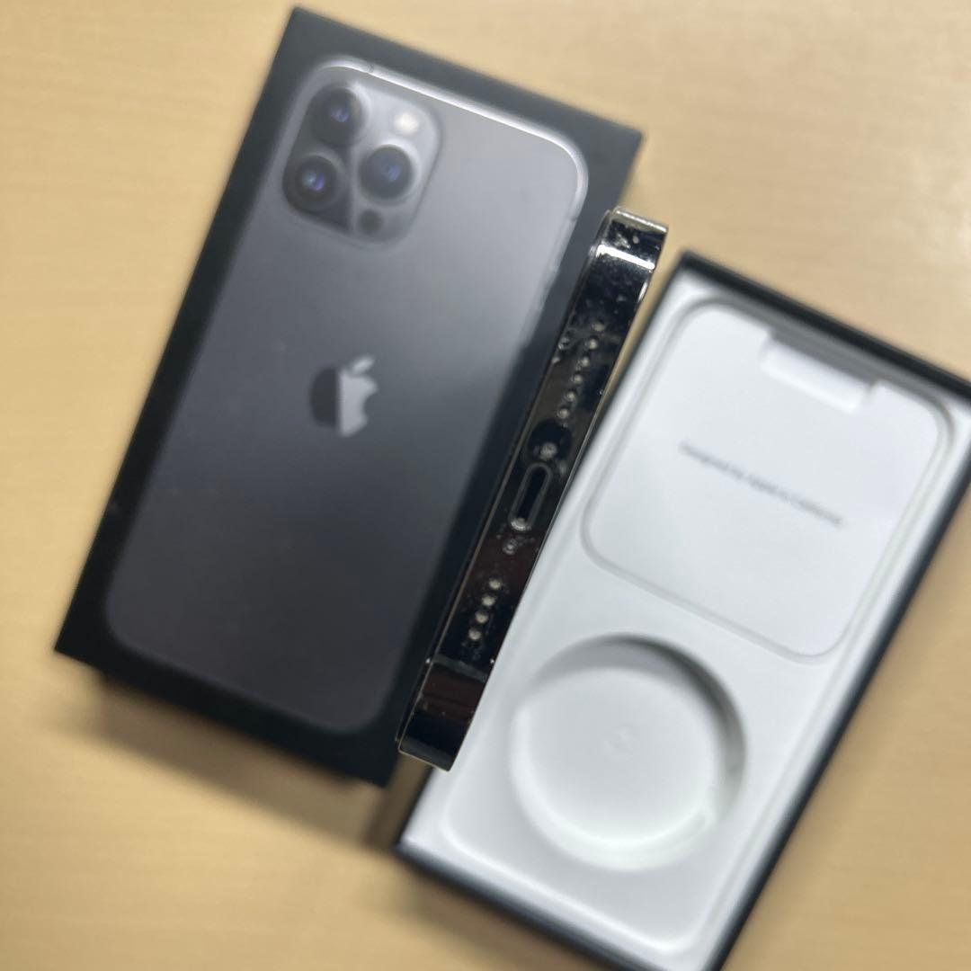 iPhone13 Pro Max 256GB SIMフリー　背面割れあり