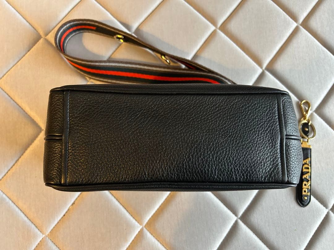 プラダ　ポシェット　バック　美品