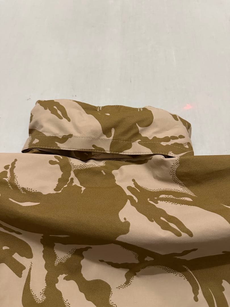 イギリス軍　カモフラージュ フード付き ミリタリージャケット