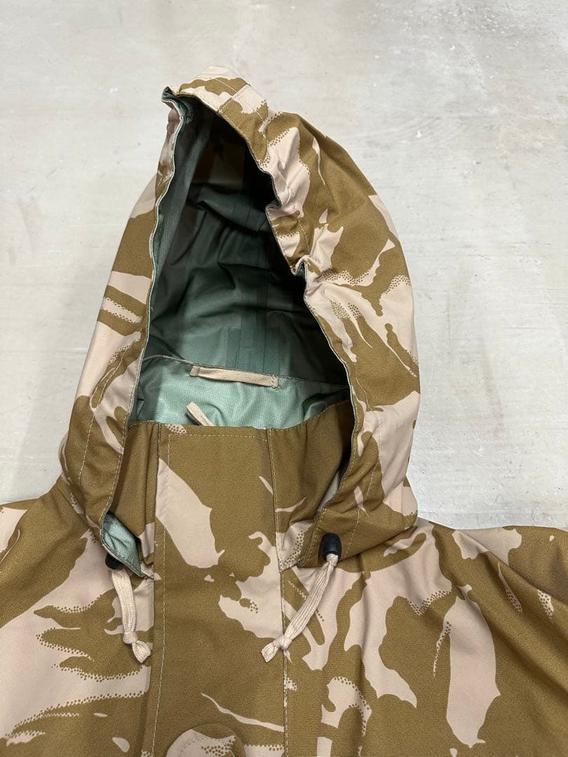 イギリス軍　カモフラージュ フード付き ミリタリージャケット