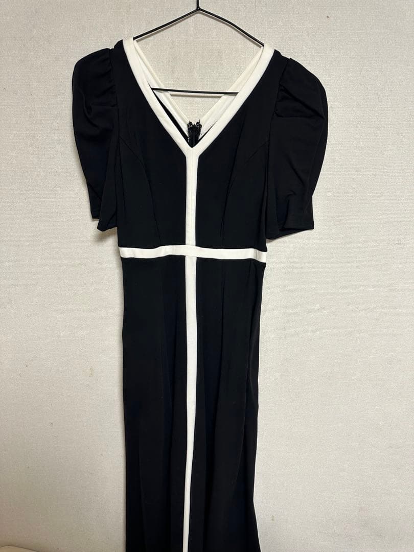 ワンピース Herlipto Puff Sleeve Jersey Dress