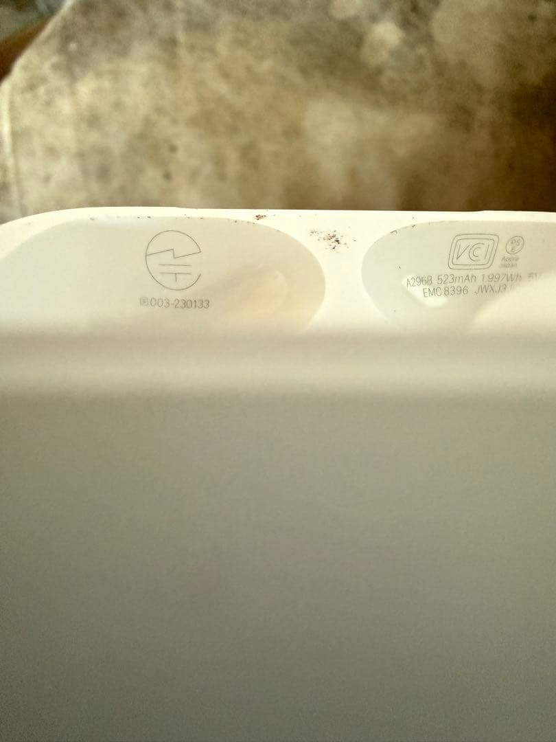 AirPods本体 ワイヤレス充電対応 ホワイト