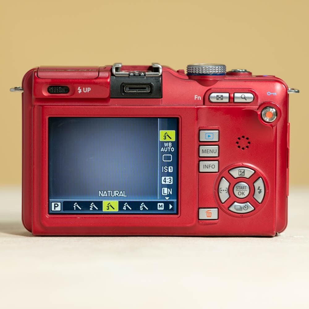 【写ルンです感覚のコンデジ】OLYMPUS PEN E-PL1s 24mm