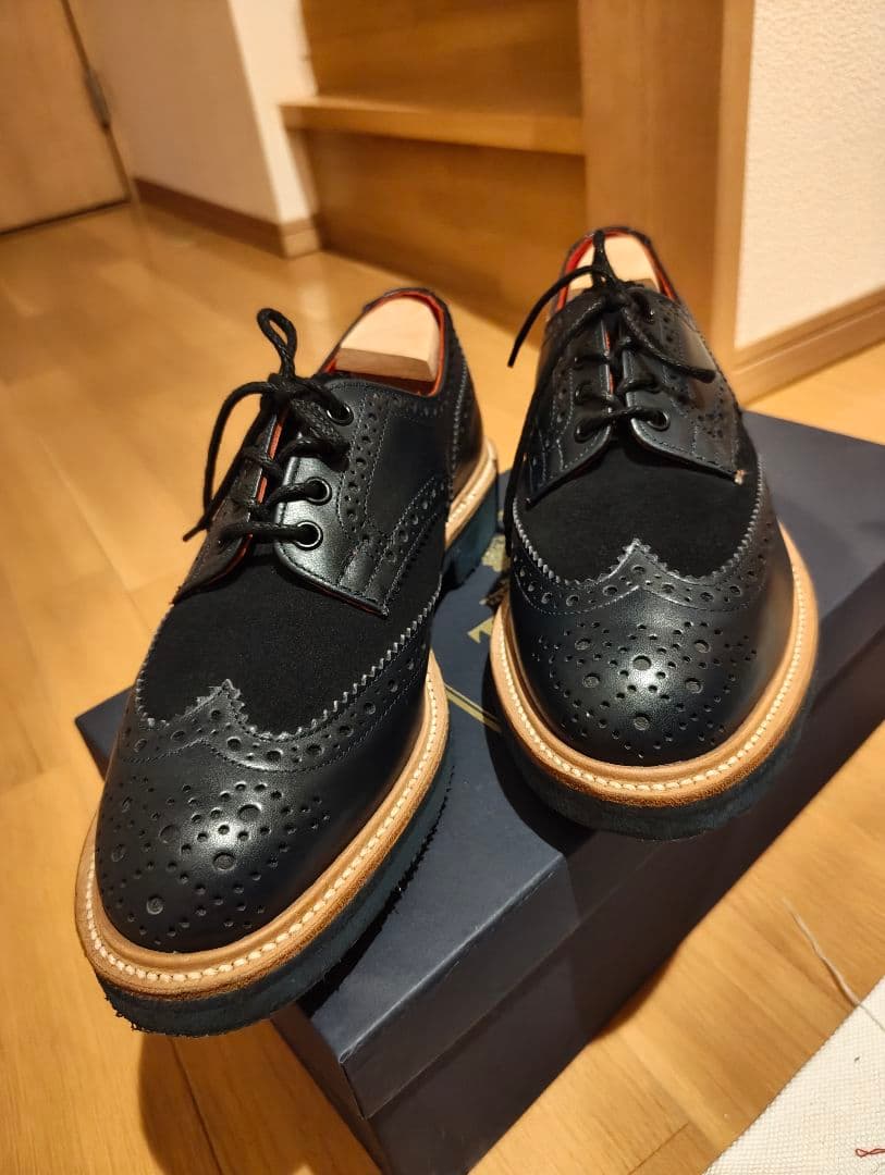 トリッカーズ/ウィングチップ カントリーシューズ／別注品 vibramソール 紺