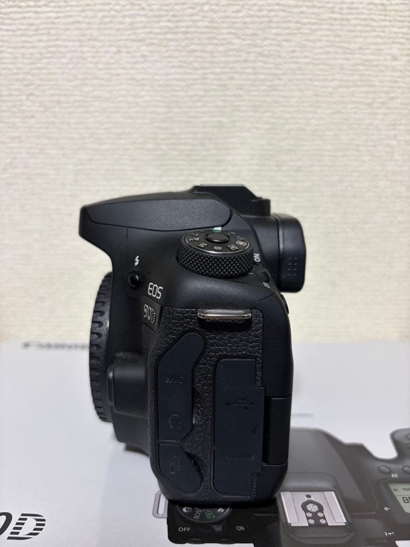 Canon EOS 90D 本体ボディと付属品